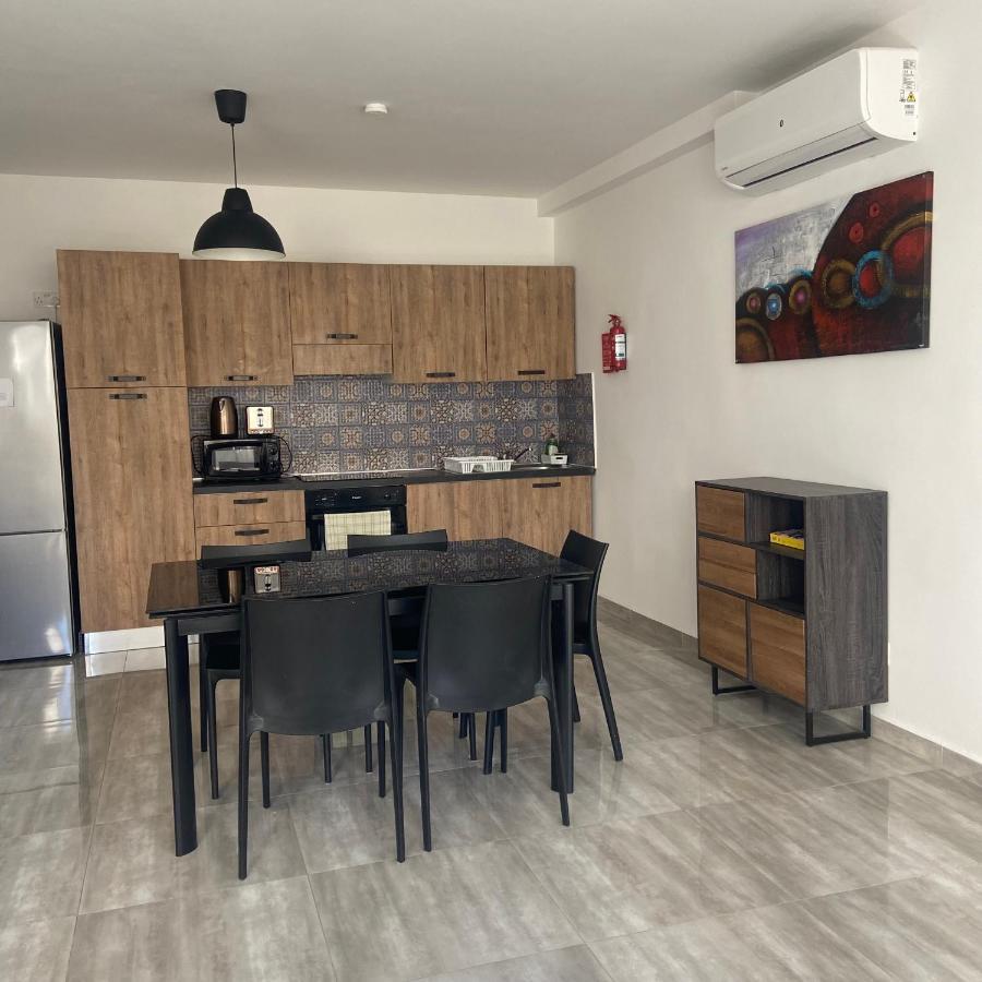 F7 Room 2, Private Bedroom Two Single Beds Shared Bathroom In Shared Flat Msida Luaran gambar