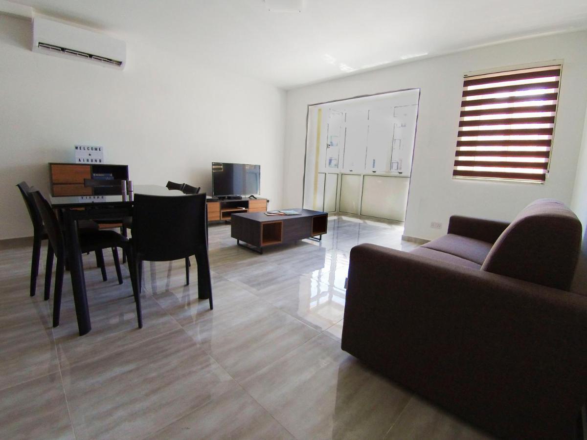 F7 Room 2, Private Bedroom Two Single Beds Shared Bathroom In Shared Flat Msida Luaran gambar