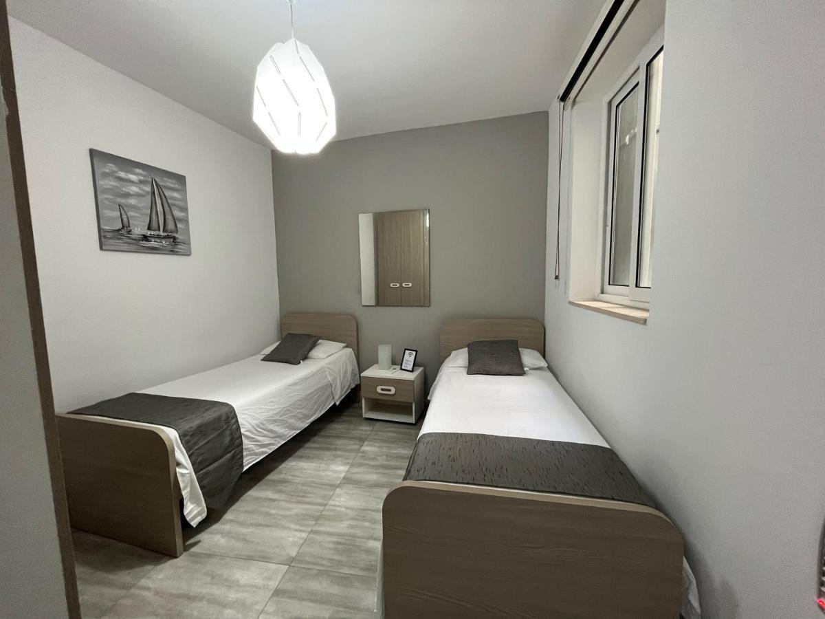 F7 Room 2, Private Bedroom Two Single Beds Shared Bathroom In Shared Flat Msida Luaran gambar