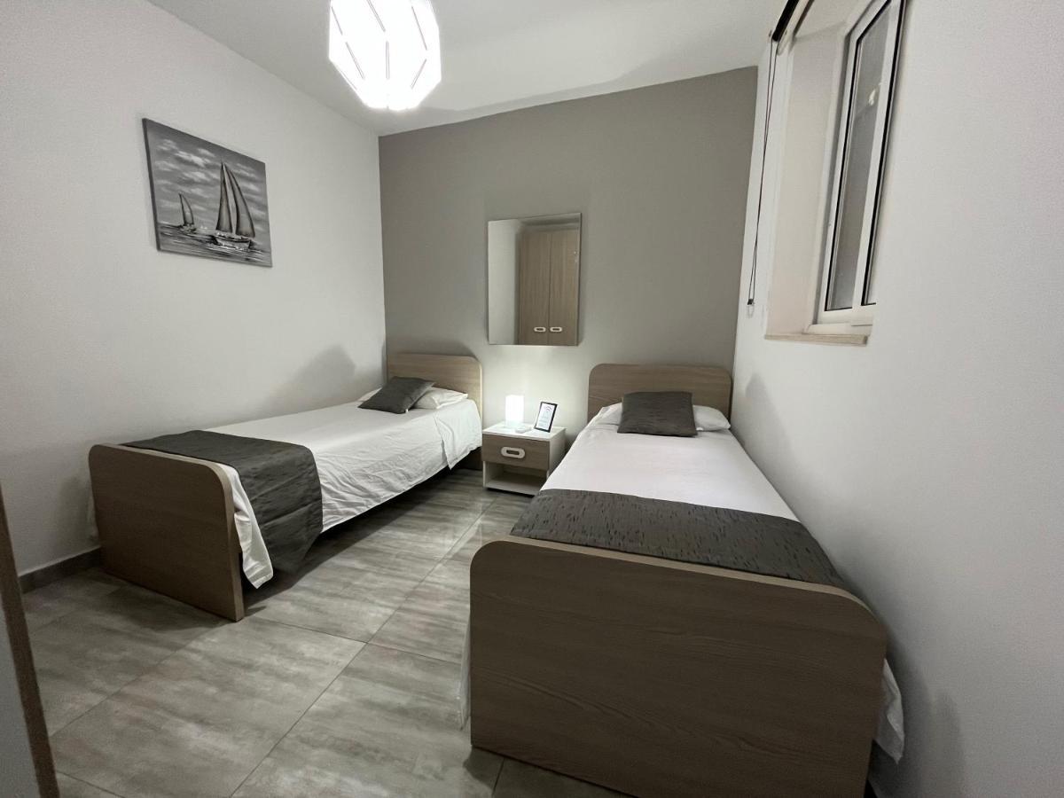 F7 Room 2, Private Bedroom Two Single Beds Shared Bathroom In Shared Flat Msida Luaran gambar